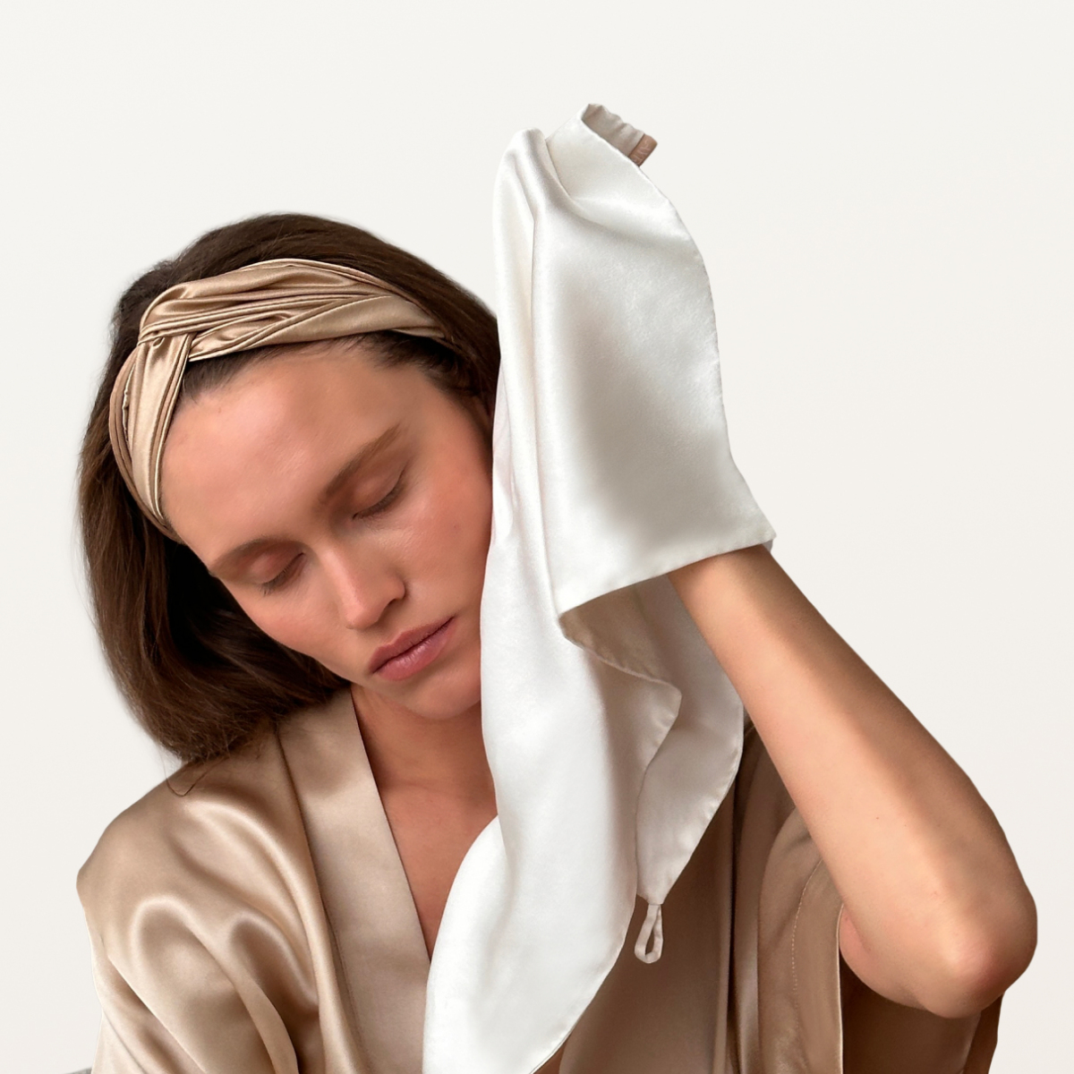 Шелковое полотенце для лица